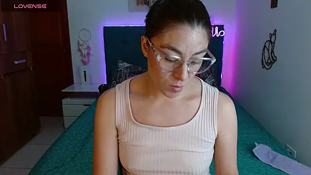 Snapshot of antonella_sweet33 chatting on March 22, 2025, 11:42 pm antonella sweet33 online show from March 22, 2025, 11:42 pm