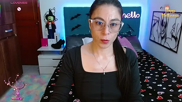 Snapshot of antonella_sweet33 chatting on October 25, 2025, 8:03 pm antonella sweet33 online show from October 25, 2025, 8:03 pm