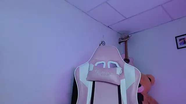 Snapshot of Dakota_bumm chatting on October 24, 2025, 8:05 pm Dakota bumm online show from October 24, 2025, 8:05 pm