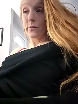 Snapshot of GoldenFlameGoddess chatting on February 6, 2025, 9:17 pm GoldenFlameGoddess online show from February 6, 2025, 9:17 pm