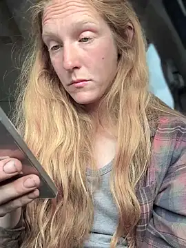 GoldenFlameGoddess online show from April 10, 2026, 4:06 am