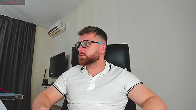 Snapshot of Findom_guy chatting on March 5, 2026, 11:06 am Findom guy online show from March 5, 2026, 11:06 am