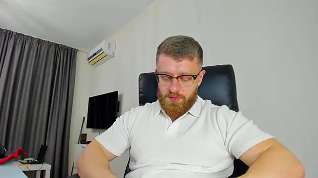 Snapshot of Findom_guy chatting on April 3, 2026, 2:26 pm Findom guy online show from April 3, 2026, 2:26 pm