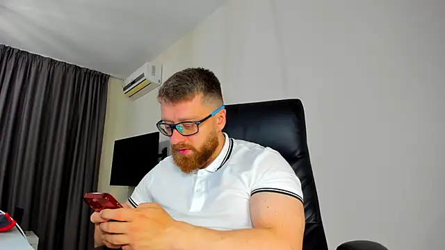 Snapshot of Findom_guy chatting on April 16, 2026, 10:27 am Findom guy online show from April 16, 2026, 10:27 am