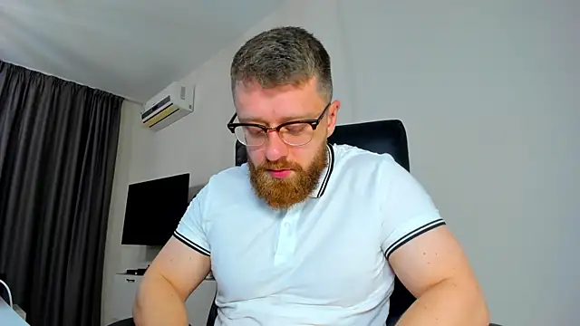 Snapshot of Findom_guy chatting on April 19, 2026, 11:31 am Findom guy online show from April 19, 2026, 11:31 am