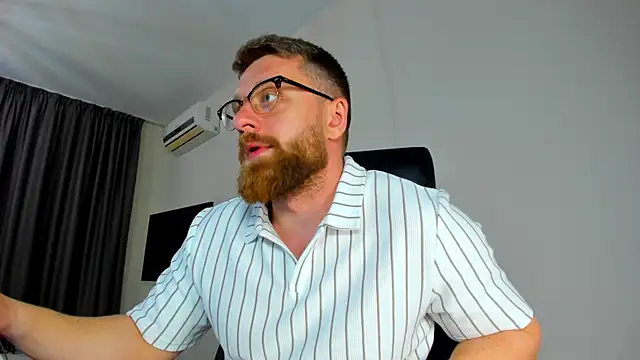 Snapshot of Findom_guy chatting on April 23, 2026, 3:03 pm Findom guy online show from April 23, 2026, 3:03 pm