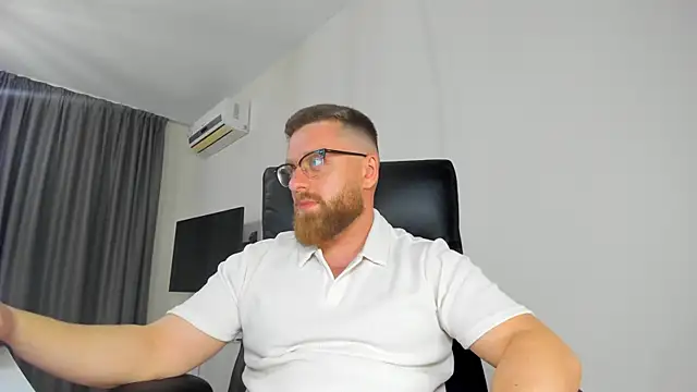 Snapshot of Findom_guy chatting on April 25, 2026, 6:27 pm Findom guy online show from April 25, 2026, 6:27 pm