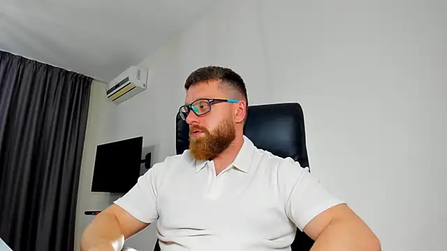 Snapshot of Findom_guy chatting on May 4, 2026, 5:20 pm Findom guy online show from May 4, 2026, 5:20 pm