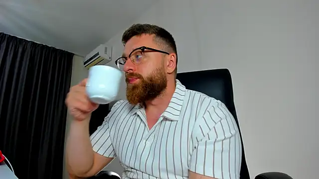Snapshot of Findom_guy chatting on May 5, 2026, 6:27 pm Findom guy online show from May 5, 2026, 6:27 pm