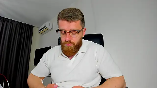 Snapshot of Findom_guy chatting on May 11, 2026, 11:16 am Findom guy online show from May 11, 2026, 11:16 am