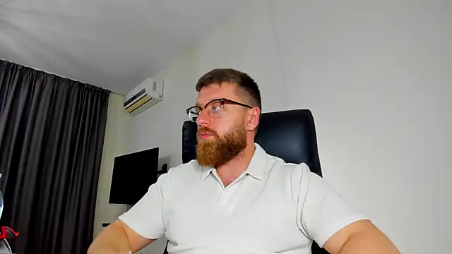 Snapshot of Findom_guy chatting on May 11, 2026, 5:43 pm Findom guy online show from May 11, 2026, 5:43 pm