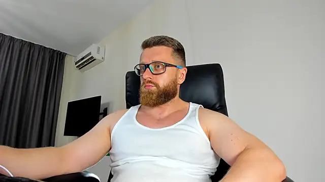 Snapshot of Findom_guy chatting on May 28, 2026, 12:19 am Findom guy online show from May 28, 2026, 12:19 am