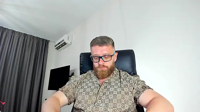 Snapshot of Findom_guy chatting on May 29, 2026, 7:45 pm Findom guy online show from May 29, 2026, 7:45 pm