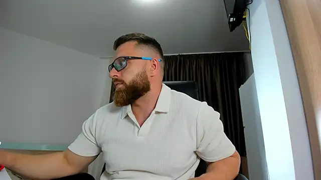 Snapshot of Findom_guy chatting on June 1, 2026, 4:41 pm Findom guy online show from June 1, 2026, 4:41 pm