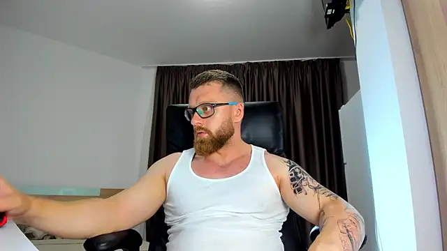 Snapshot of Findom_guy chatting on June 15, 2026, 5:04 pm Findom guy online show from June 15, 2026, 5:04 pm