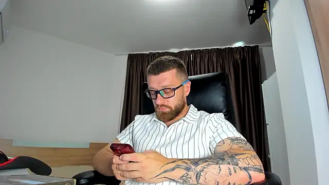 Snapshot of Findom_guy chatting on July 14, 2026, 3:18 pm Findom guy online show from July 14, 2026, 3:18 pm
