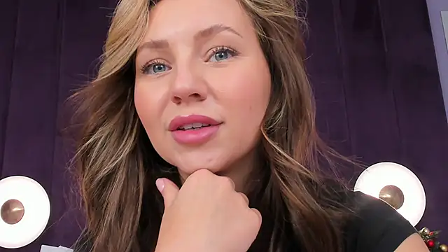 LilyRaisa online show from January 9, 2025, 9:27 am