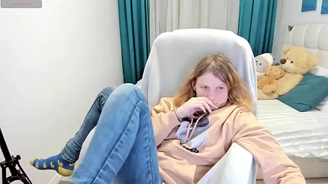 Kathlyn  Heath online show from November 24, 2025, 7:24 pm