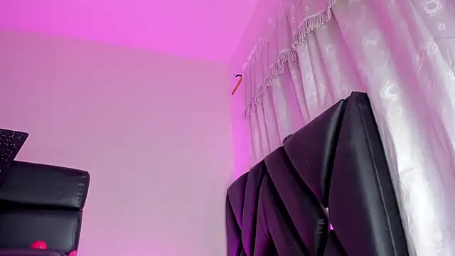 stephany doll  online show from December 11, 2024, 4:39 am