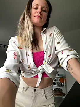 Snapshot of MissAgatha chatting on December 6, 2024, 10:27 am MissAgatha online show from December 6, 2024, 10:27 am