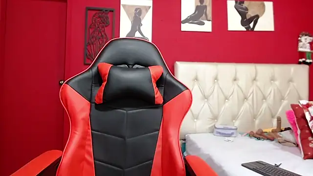 Rebecca Milf online show from December 14, 2025, 12:10 pm