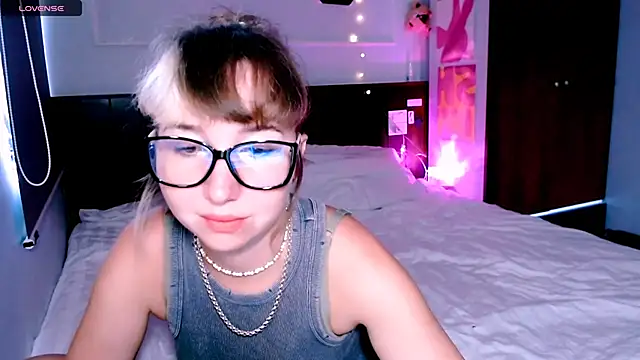 Cosmo Riri online show from September 25, 2025, 5:00 am