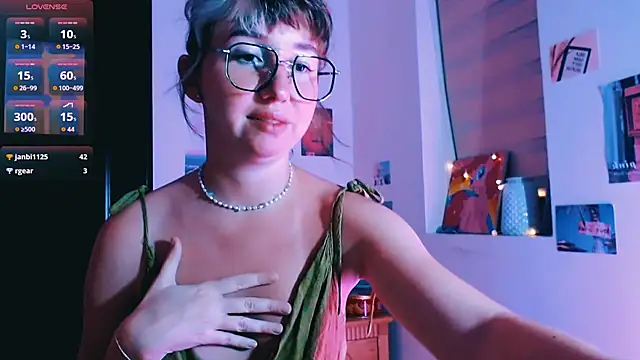 Cosmo Riri online show from March 26, 2026, 12:44 pm