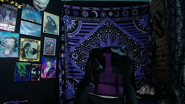 Yourmadame P online show from September 24, 2025, 10:57 pm