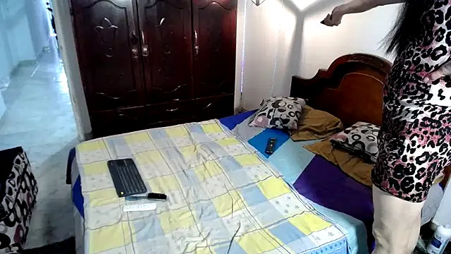 ivonne  hott1 online show from March 1, 2025, 8:42 pm