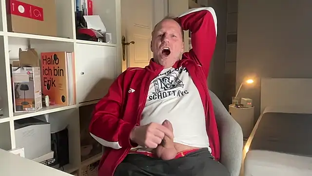 Snapshot of drefman chatting on February 16, 2026, 6:15 pm drefman online show from February 16, 2026, 6:15 pm