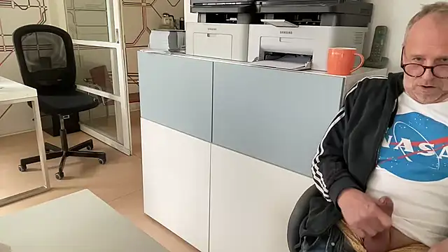 Snapshot of drefman chatting on February 24, 2026, 11:41 am drefman online show from February 24, 2026, 11:41 am