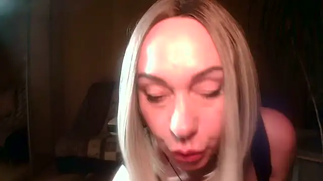 Snapshot of Roxolana_Drim chatting on May 23, 2026, 11:53 pm Roxolana Drim online show from May 23, 2026, 11:53 pm