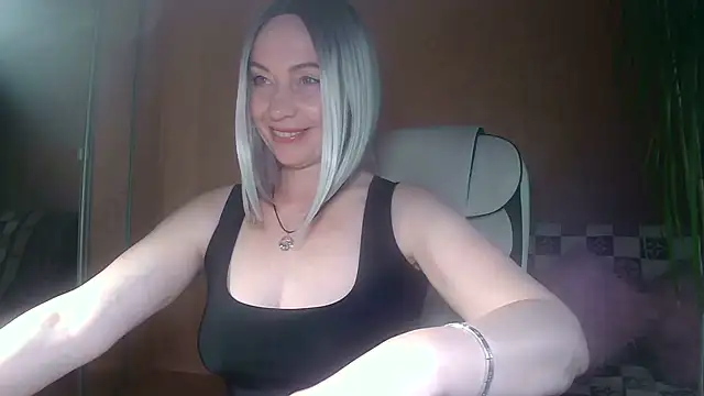Snapshot of Roxolana_Drim chatting on June 2, 2026, 9:33 am Roxolana Drim online show from June 2, 2026, 9:33 am
