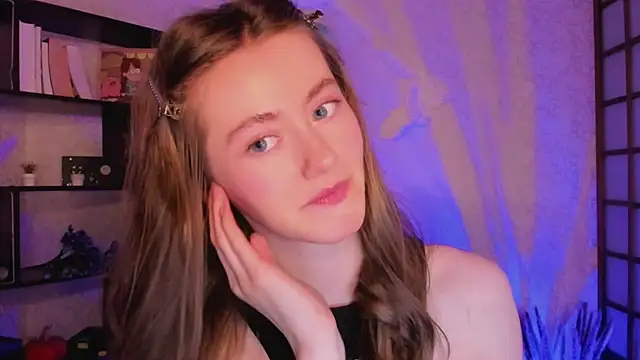 Snapshot of KateCuddle chatting on December 9, 2024, 7:50 am KateCuddle online show from December 9, 2024, 7:50 am