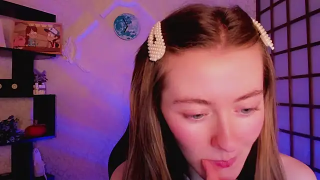 Snapshot of KateCuddle chatting on December 12, 2024, 5:31 am KateCuddle online show from December 12, 2024, 5:31 am