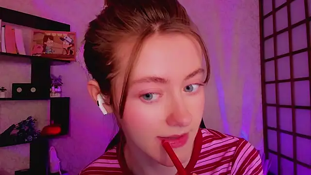 Snapshot of KateCuddle chatting on December 13, 2024, 2:10 am KateCuddle online show from December 13, 2024, 2:10 am