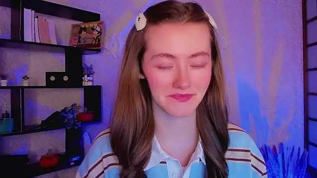 Snapshot of KateCuddle chatting on December 17, 2024, 2:12 am KateCuddle online show from December 17, 2024, 2:12 am