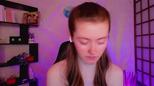 Snapshot of KateCuddle chatting on December 18, 2024, 2:10 am KateCuddle online show from December 18, 2024, 2:10 am