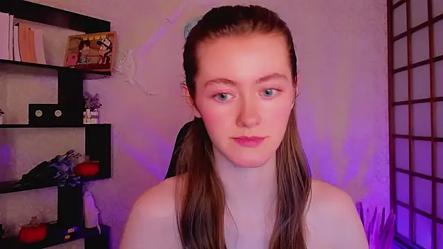 Snapshot of KateCuddle chatting on December 18, 2024, 5:15 am KateCuddle online show from December 18, 2024, 5:15 am