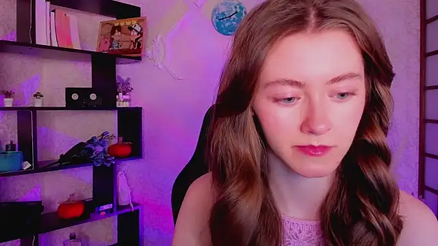 Snapshot of KateCuddle chatting on December 19, 2024, 2:12 am KateCuddle online show from December 19, 2024, 2:12 am