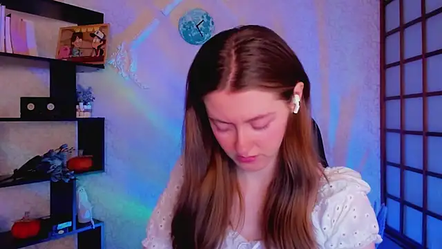 Snapshot of KateCuddle chatting on December 20, 2024, 2:30 am KateCuddle online show from December 20, 2024, 2:30 am