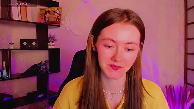 Snapshot of KateCuddle chatting on January 13, 2025, 2:18 am KateCuddle online show from January 13, 2025, 2:18 am