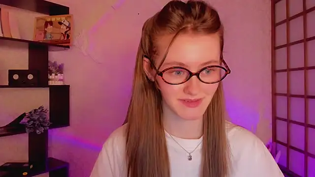 Snapshot of KateCuddle chatting on January 23, 2025, 5:24 am KateCuddle online show from January 23, 2025, 5:24 am