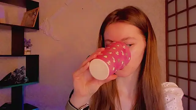 Snapshot of KateCuddle chatting on March 10, 2025, 5:33 am KateCuddle online show from March 10, 2025, 5:33 am