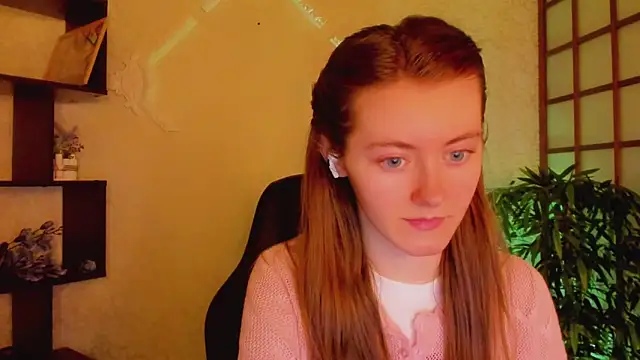 Snapshot of KateCuddle chatting on March 14, 2025, 2:31 am KateCuddle online show from March 14, 2025, 2:31 am