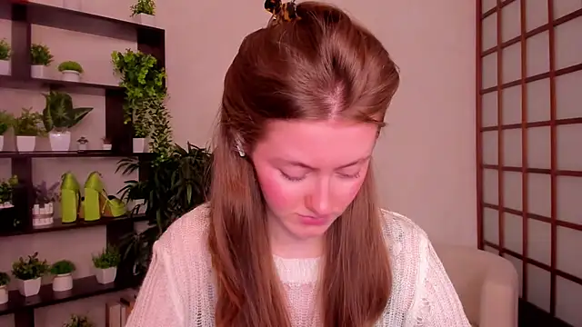 Snapshot of KateCuddle chatting on September 19, 2025, 2:24 am KateCuddle online show from September 19, 2025, 2:24 am