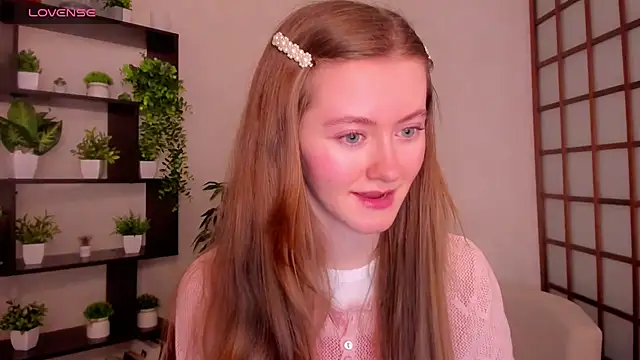 Snapshot of KateCuddle chatting on November 19, 2025, 2:22 am KateCuddle online show from November 19, 2025, 2:22 am