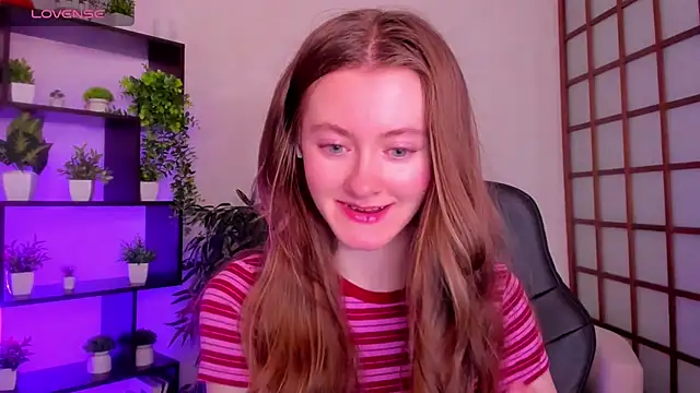 Snapshot of KateCuddle chatting on November 25, 2025, 2:33 am KateCuddle online show from November 25, 2025, 2:33 am