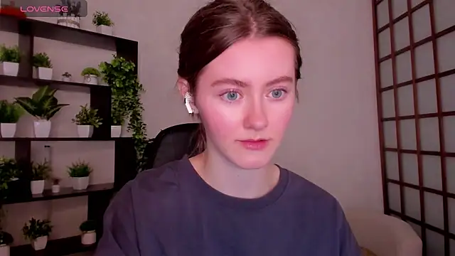 Snapshot of KateCuddle chatting on December 19, 2025, 2:29 am KateCuddle online show from December 19, 2025, 2:29 am