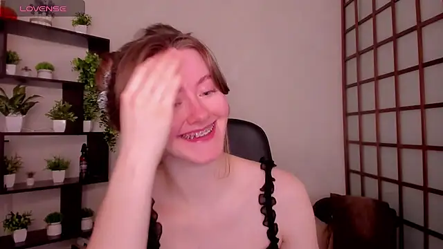 Snapshot of KateCuddle chatting on February 13, 2026, 2:29 am KateCuddle online show from February 13, 2026, 2:29 am